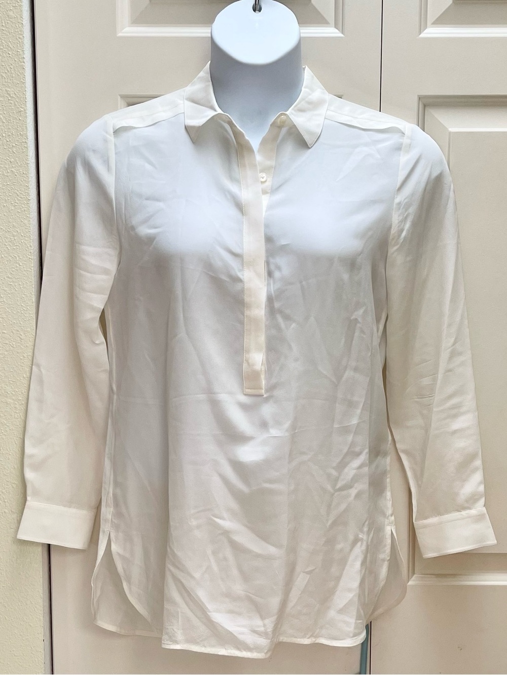 Banana Republic 💯 % silk blouse